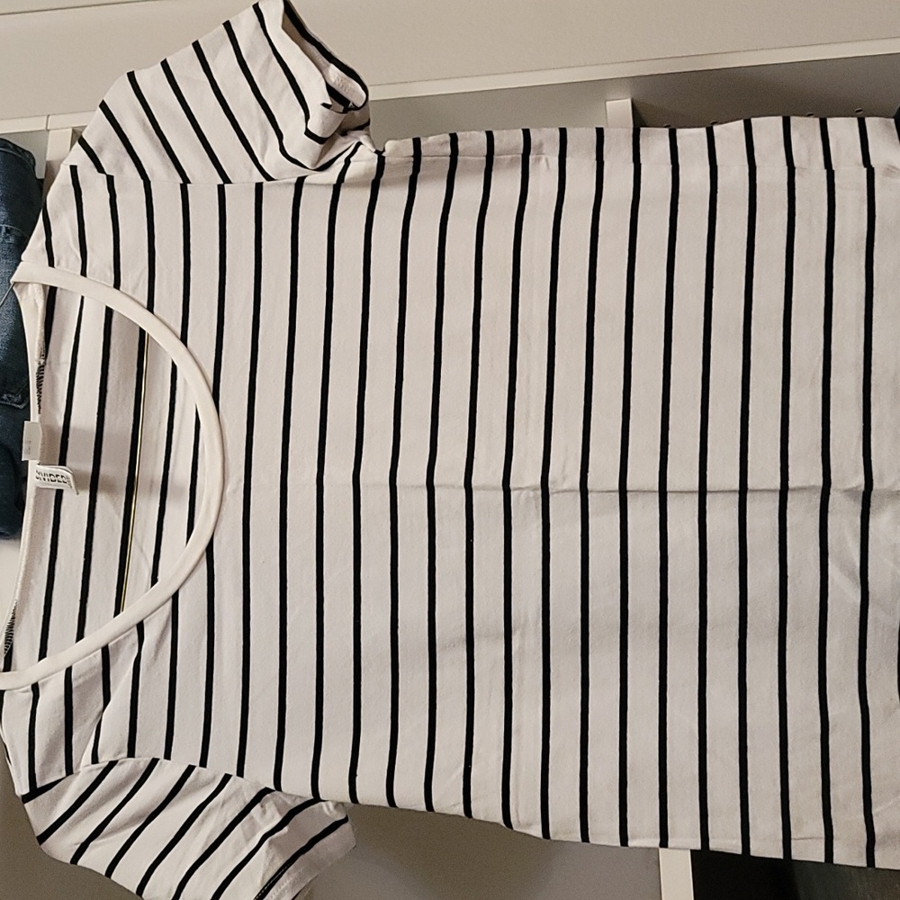 H&M divided Basic Tee - Picture 2 of 4